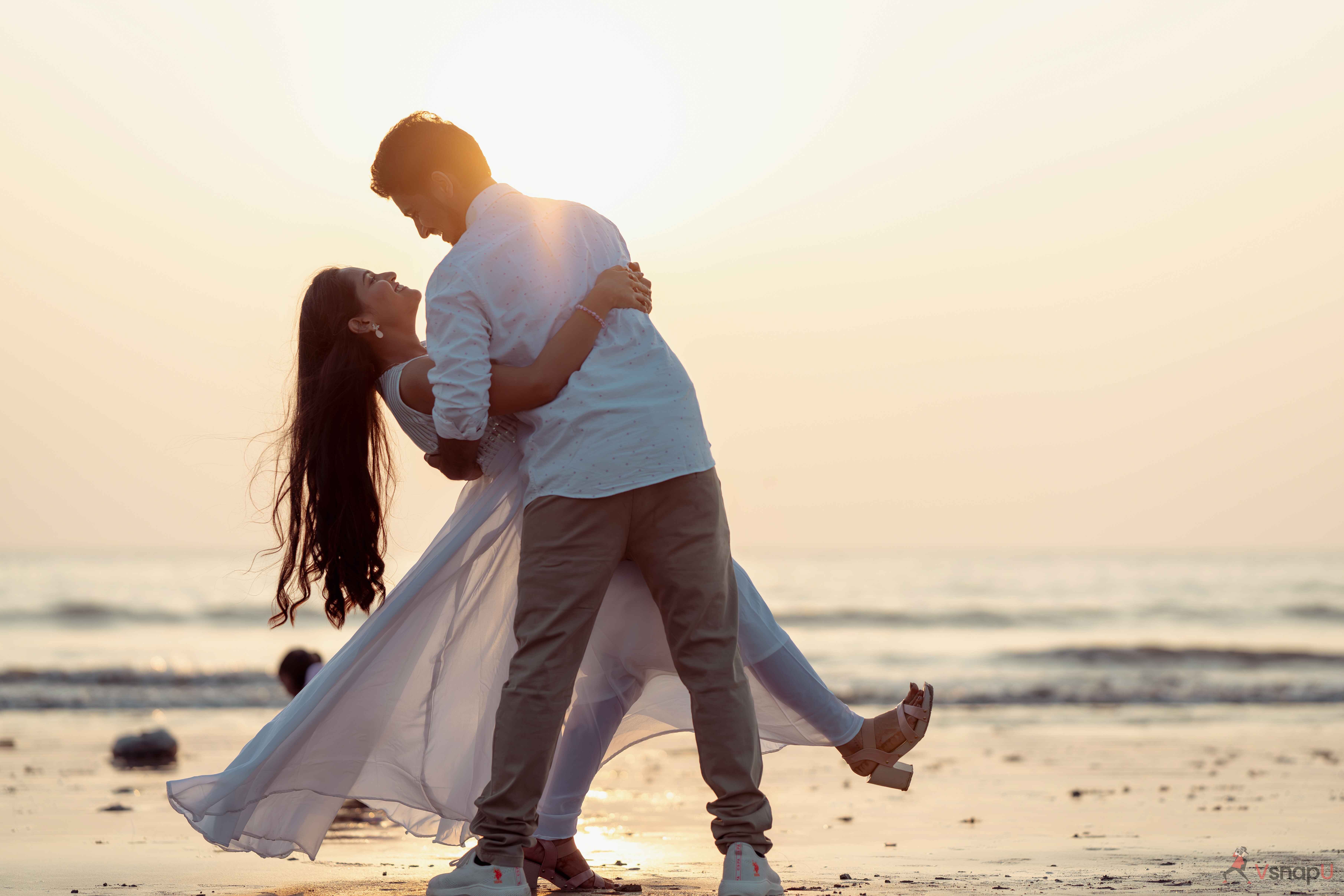 Romantic beach dance at sunset captured by VsnapU in Varanasi 12.jpg