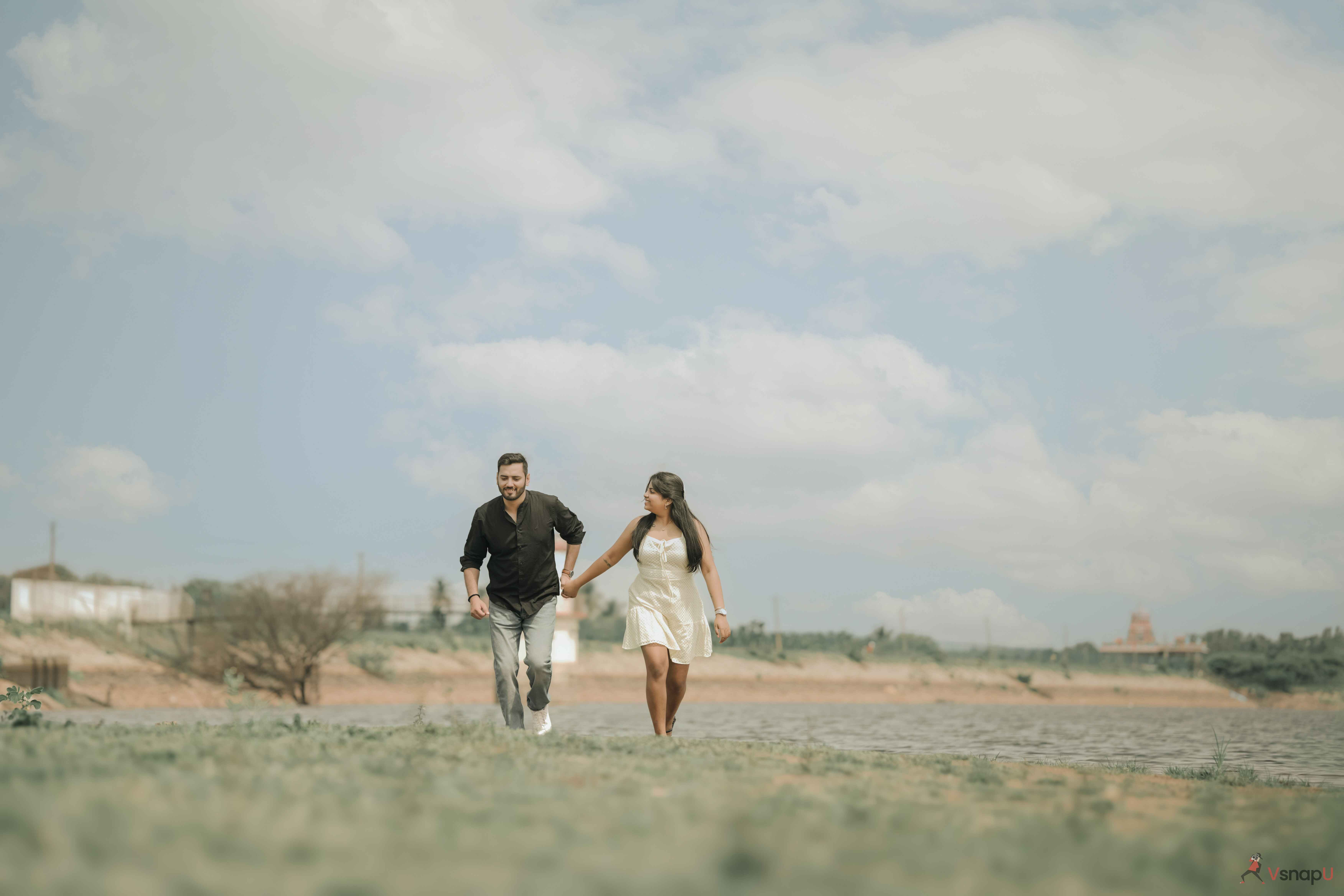 Romantic walk in the fields captured by VsnapU in Kolapur 9.jpg